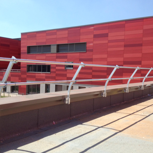 garde-corps de sécurité en aluminium Barrial sur sabot Z coudé référence chantier lycée