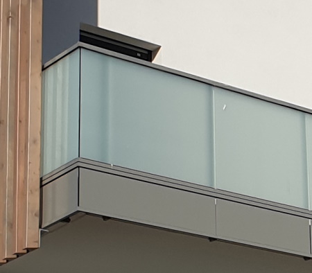 garde-corps aluminium Panorama fixation D sur dalle à travers le complexe d'étanchéité