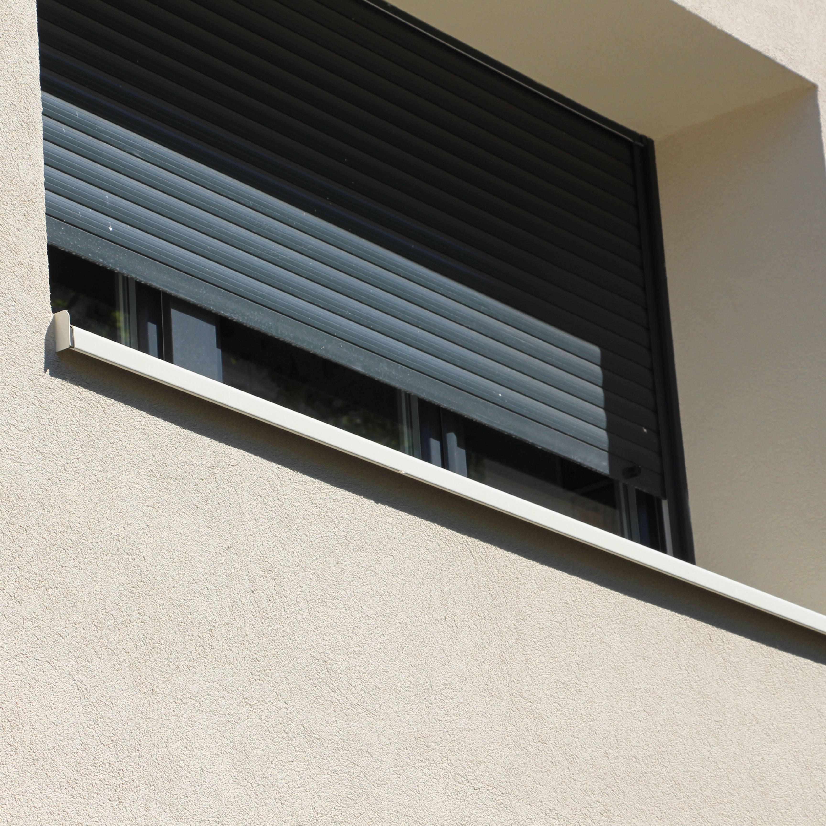 Bavette d'appuis de fenêtre sur-mesure en aluminium à Saint-Étienne
